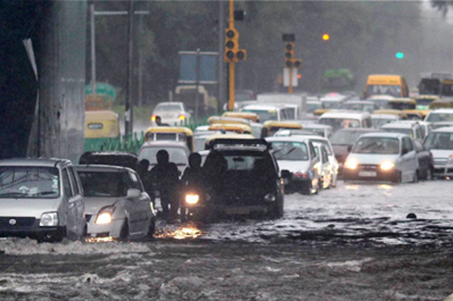 Roads in Colombo inundated due to downpours