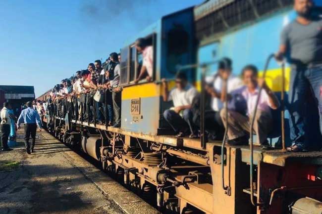 Striking railway employees issued a warning