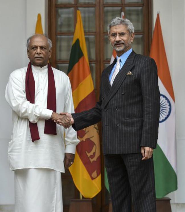 Sri Lanka, India foreign ministers discuss sensitive fishermen issue