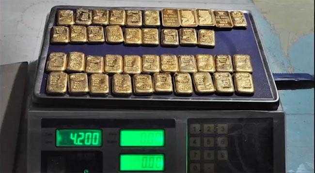 Navy arrests 4 Indian nationals with over 4kg of gold