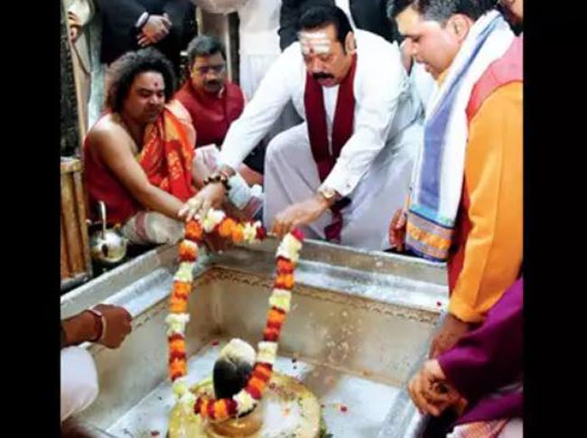 PM offers prayers at Kashi Vishwanath temple, visits Sarnath