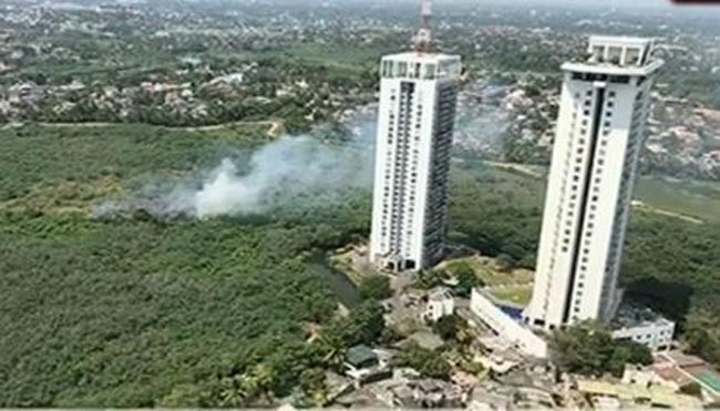 Fire breaks out at swamp in Rajagiriya