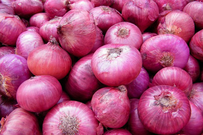 Raids to nab vendors selling big onions over controlled price
