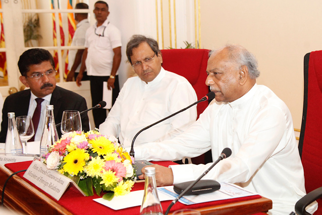 Foreign Minister briefs diplomatic community on COVID- 19 preventive measures