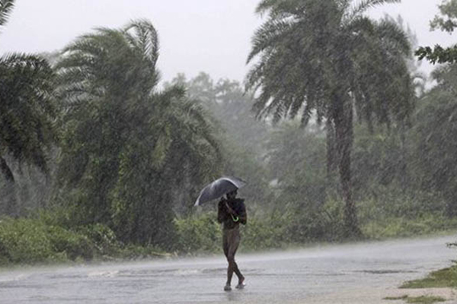 South-west monsoon gradually establishing; Rainfall above 150mm in 3 provinces