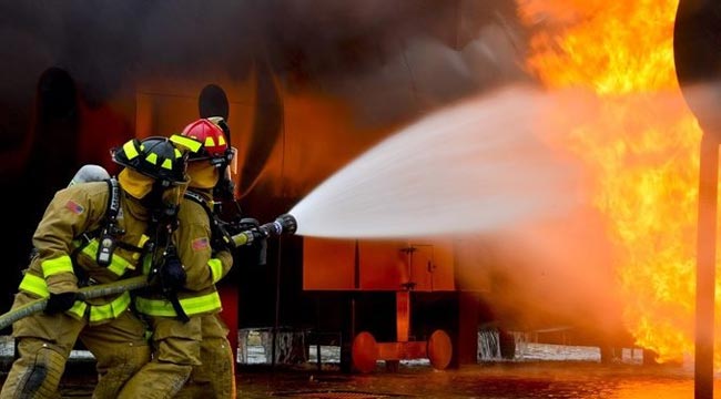 Fire breaks out at building in Maradana