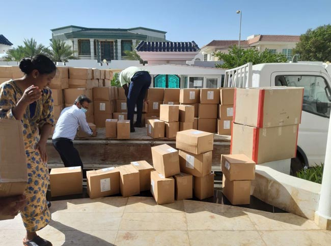 SL Embassy distributes support kits to Sri Lankan expatriates in Doha