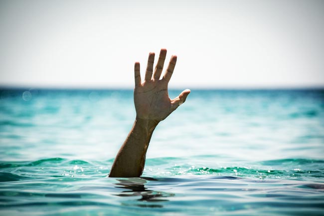 Chinese youth drowns in Balapitiya Sea