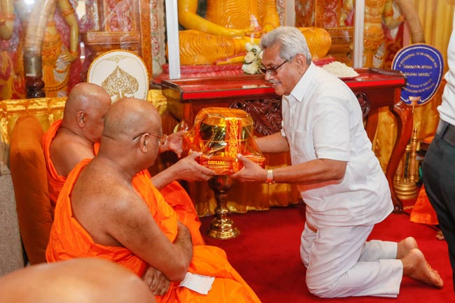 President, PM and new ministers receive blessings from Mahanayakas of Tri-sects
