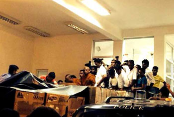 Police raid UPFA propaganda centre; confiscate suspicious comm. equipment