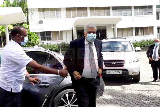 Ranil arrives at PCoI on political victimization