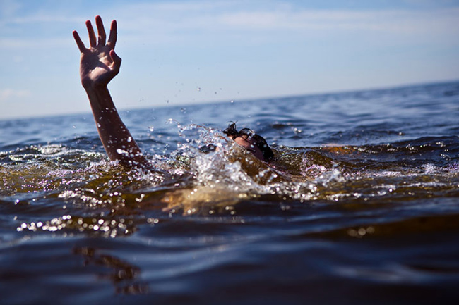 Three youths missing while sea bathing at Kammaltota