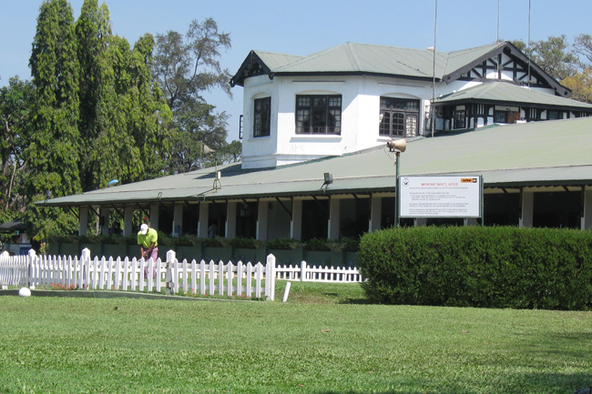 Royal Colombo Golf Club closed after workers daughter tests positive