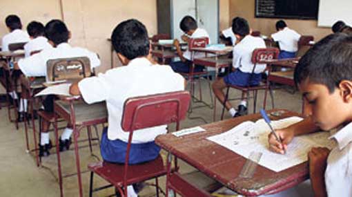 A/L and Grade 5 Schol exam candidates in curfew areas to use admission cards as passes