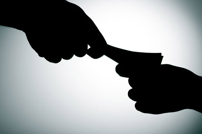 Embilipitiya principal caught taking Rs 150,000 bribe
