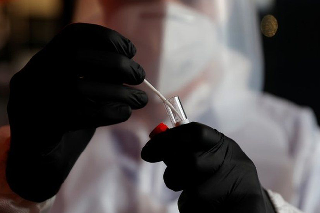 Covid-19: France finds first case of new variant