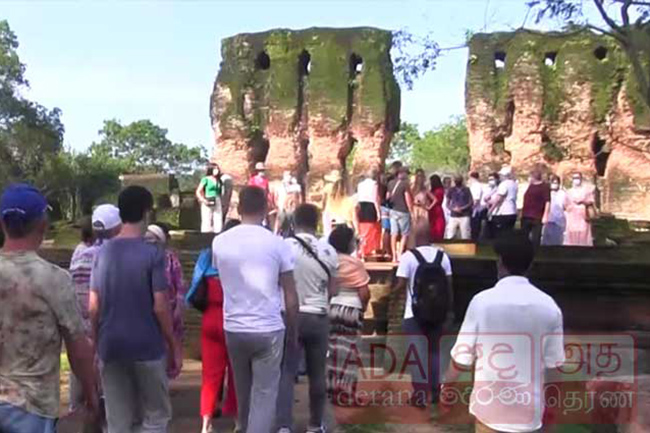 Group of Ukrainian tourists visits Polonnaruwa