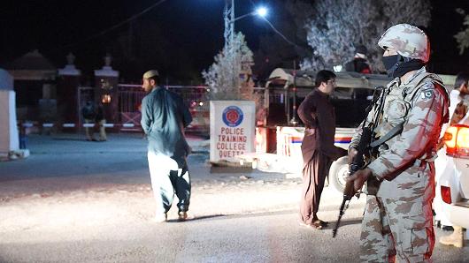Militants kill dozens at police college in Pakistan