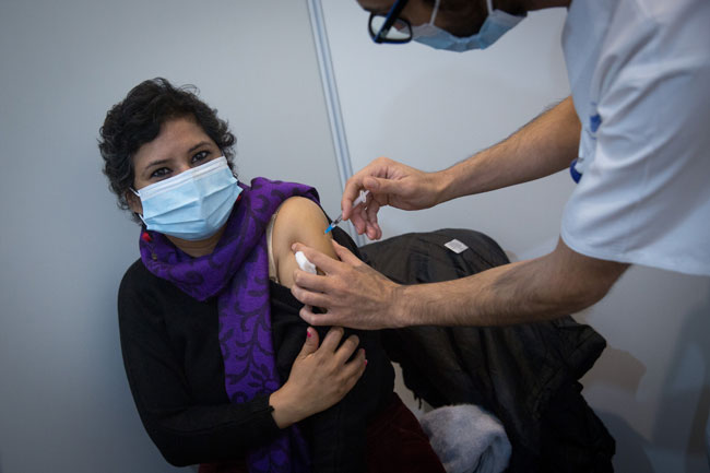 COVID-19: Israel to issue badges as proof of vaccination