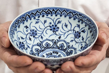 Bowl sold at yard sale turns out to be 15th-century Chinese artifact 