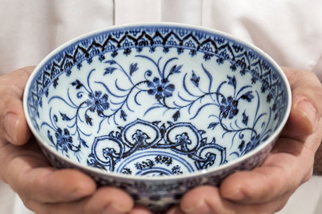 Bowl sold at yard sale turns out to be 15th-century Chinese artifact 