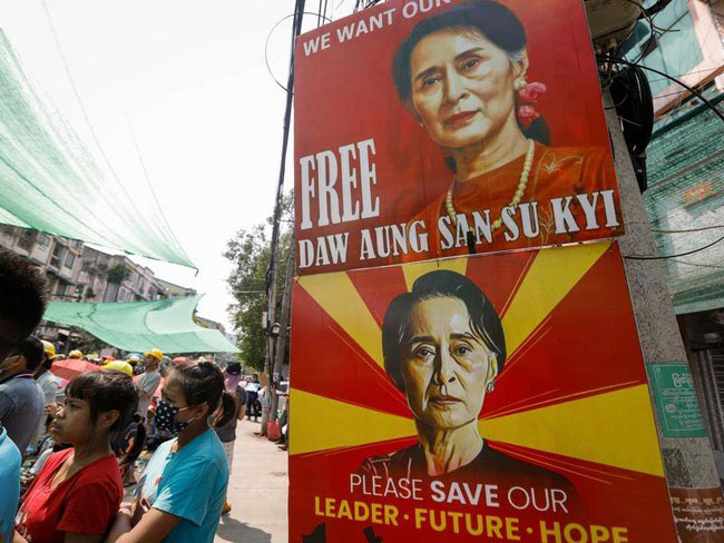 Myanmar junta airs Suu Kyi bribery claims