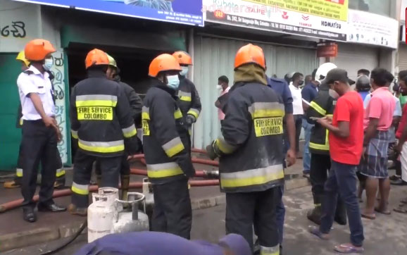 One dead as fire breaks out at shop in Sangaraja Mawatha