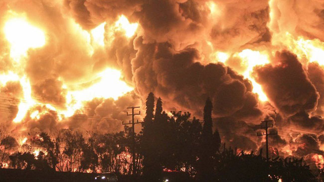 Hundreds evacuated after massive blaze at Indonesia oil refinery