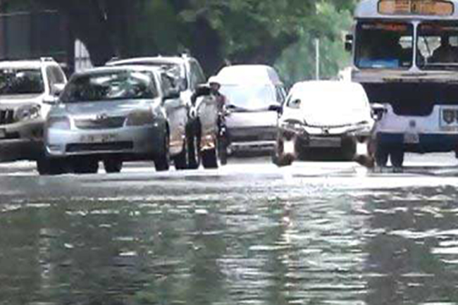 Traffic congestion in Colombo & suburbs due to heavy rain
