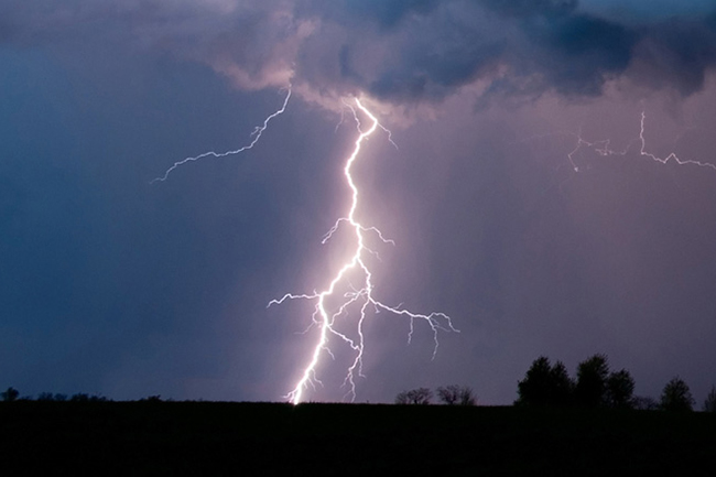 Advisory for thundershowers & severe lightning issued