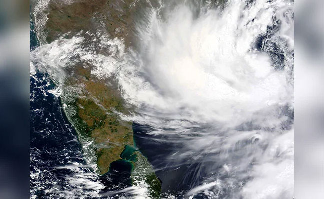 Advisory for heavy rain and strong winds over next two days