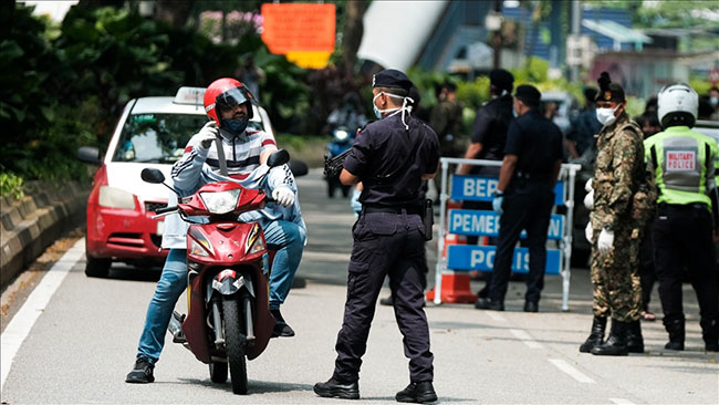 Malaysia PM orders total lockdown amid COVID-19 surge