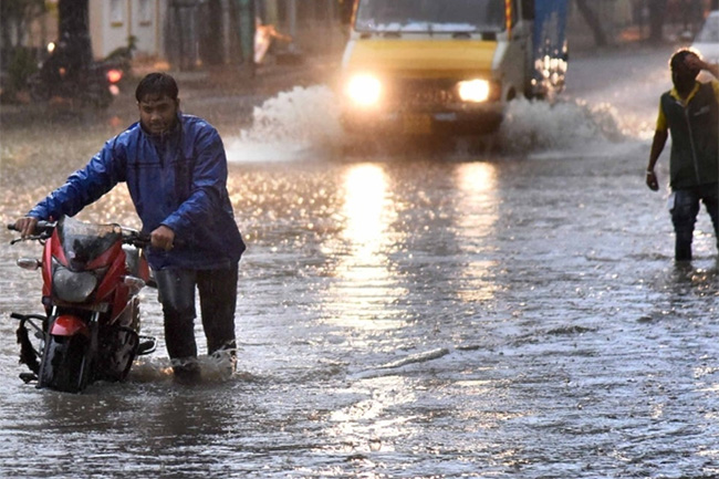 Met. Dept. warns of torrential rains above 150 mm in three provinces