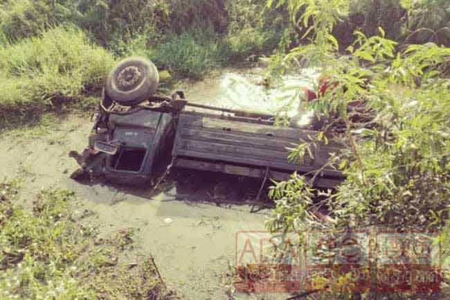 Two dead after army truck topples in Batticaloa