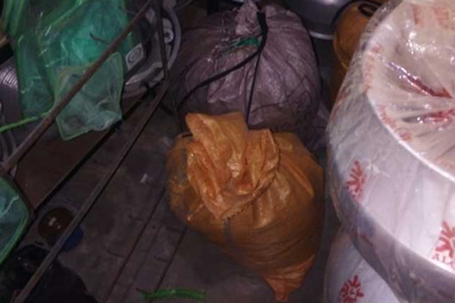 Female dead body found in gunny sack at shop in Valachchenai