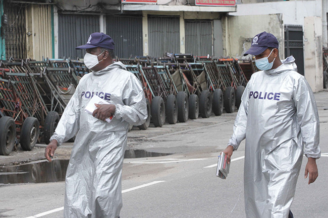 Special police operation in search of unvaccinated people in Colombo