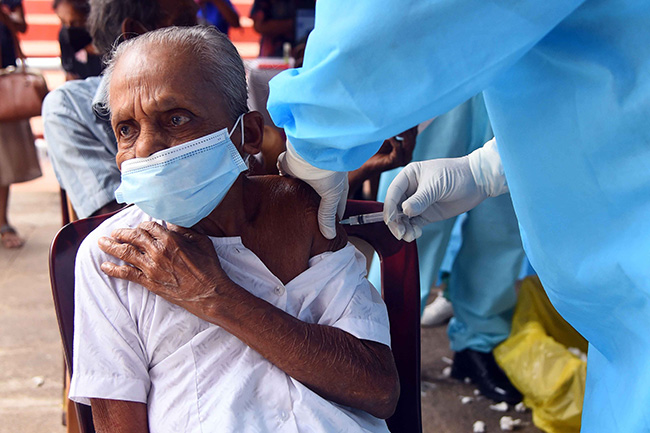 Three hospitals rolling out COVID jabs for unvaccinated senior citizens in WP