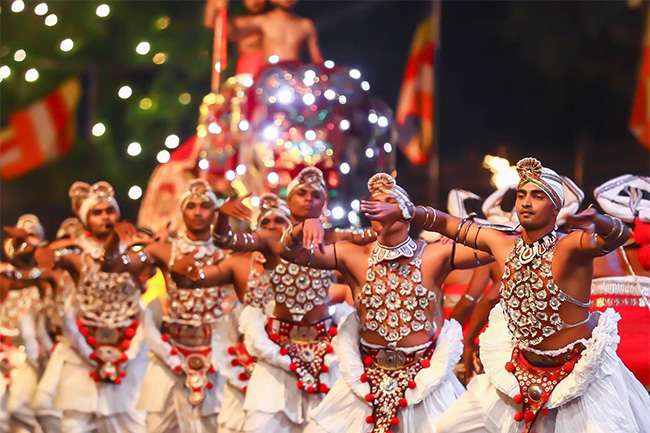 Kandy Esala festival to continue without crowds despite quarantine curfew
