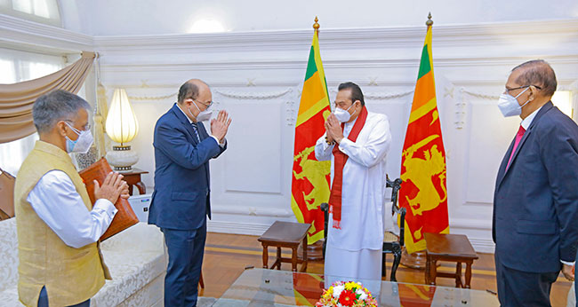 Indian Foreign Secretary calls on PM Rajapaksa