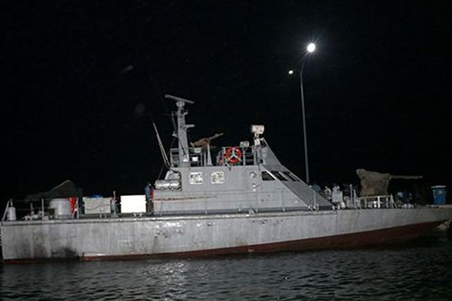 Fisherman on sunken Indian poaching vessel missing, naval rescue operation underway