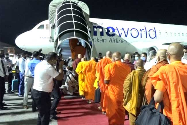 Sri Lanka sends inaugural flight to Indias Kushinagar International Airport