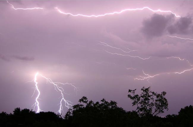 Weather advisory for severe lightning and heavy rainfall