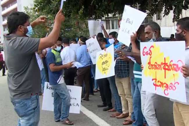 Workers of electricity, ports & petroleum services launch protests