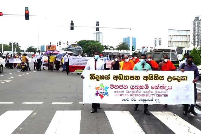 Battaramulla-Kottawa road blocked at Pelawatte