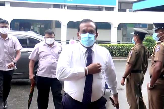 Minister Mahindananda arrives at CID to file a complaint