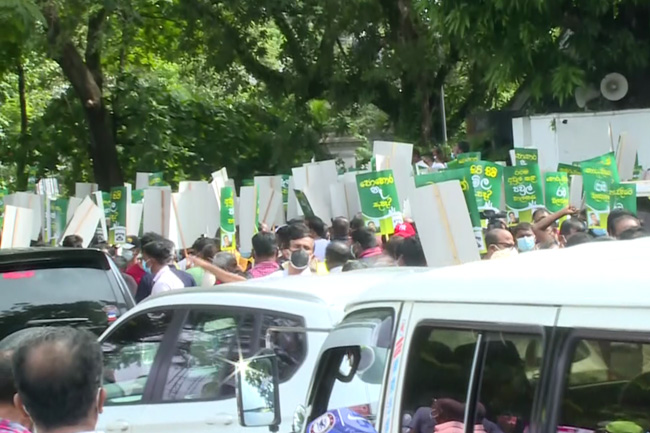 Traffic congestion in Colombo due to SJB protest rally