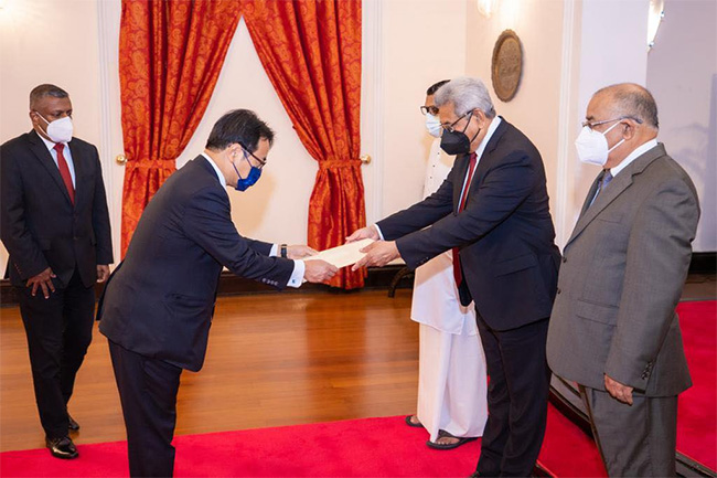Three new envoys to Sri Lanka present credentials