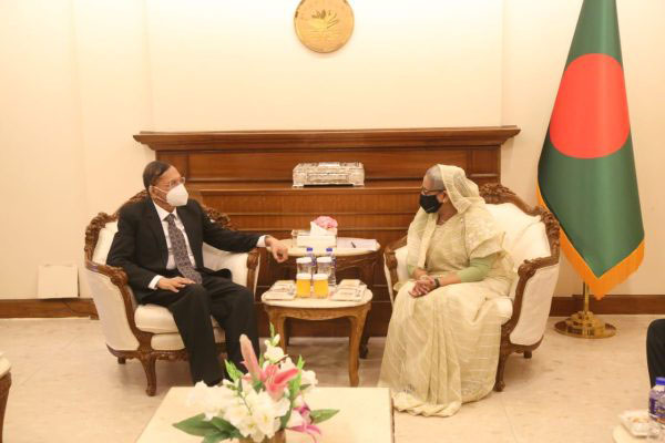 Foreign Minister Peiris calls on Prime Minister of Bangladesh