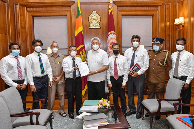 Committee on LP gas issues hands over report to President