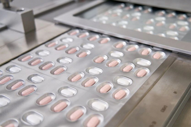 U.S. authorizes Pfizers oral COVID-19 treatment, first for at-home use
